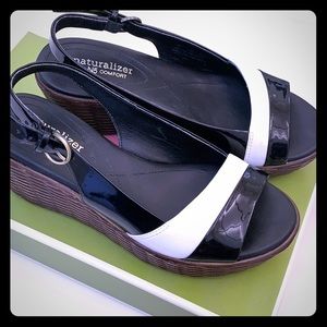 Naturalizer black/white sandal size 5